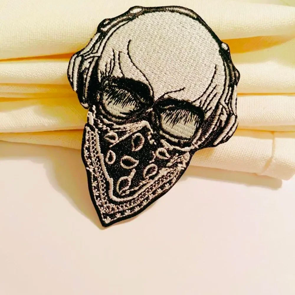 A10a-Skull headphone Mask-iron on‎ patch